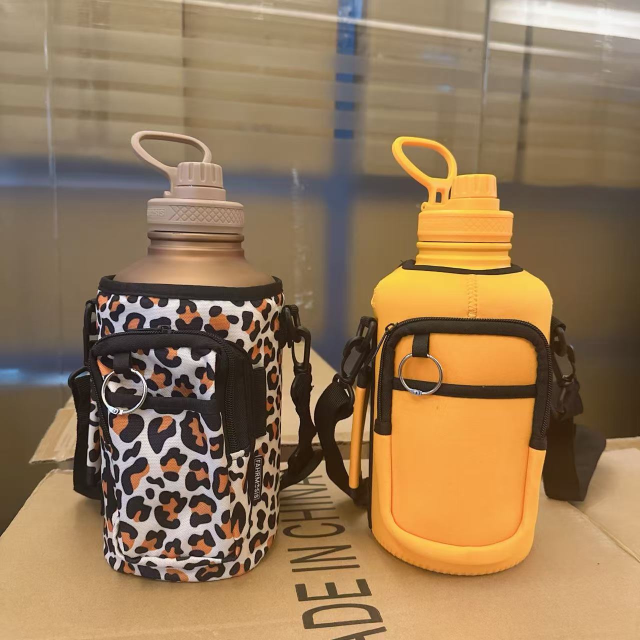 K250887 （原盒破损慎拍）大容量双层不锈钢 三盖保温杯 带杯套