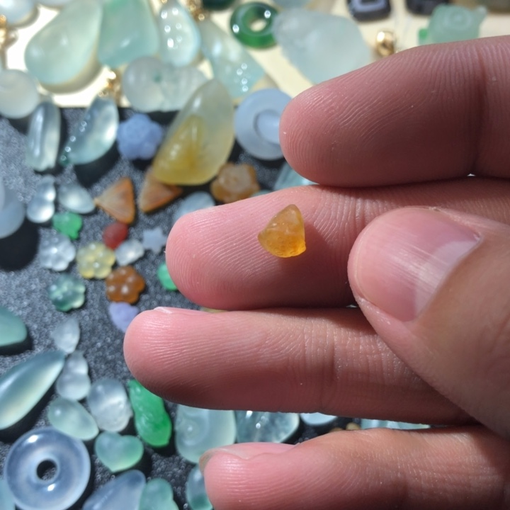 定制翡翠未镶嵌挂件