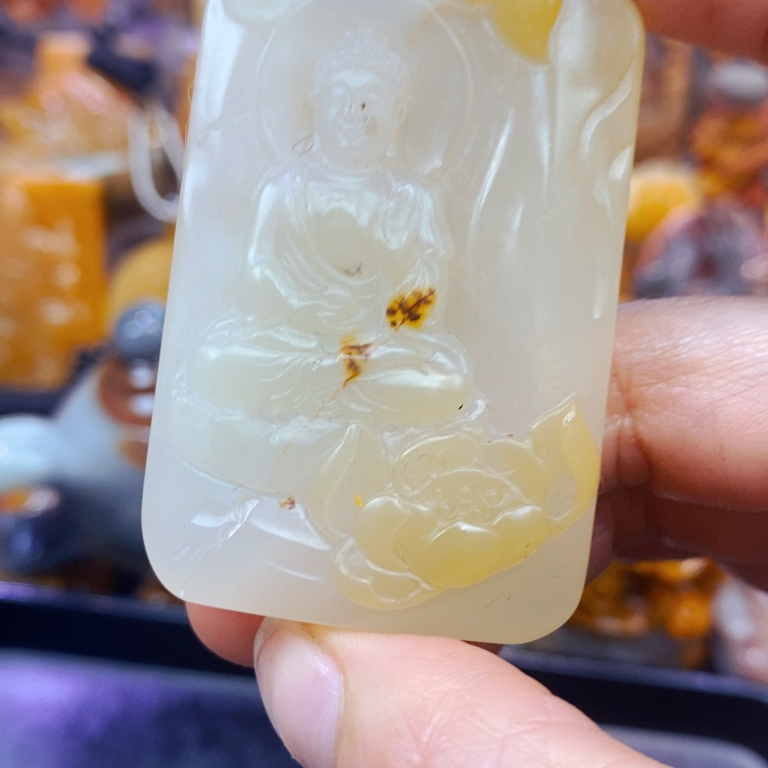 未镶嵌石英质玉（黄龙玉）颈饰