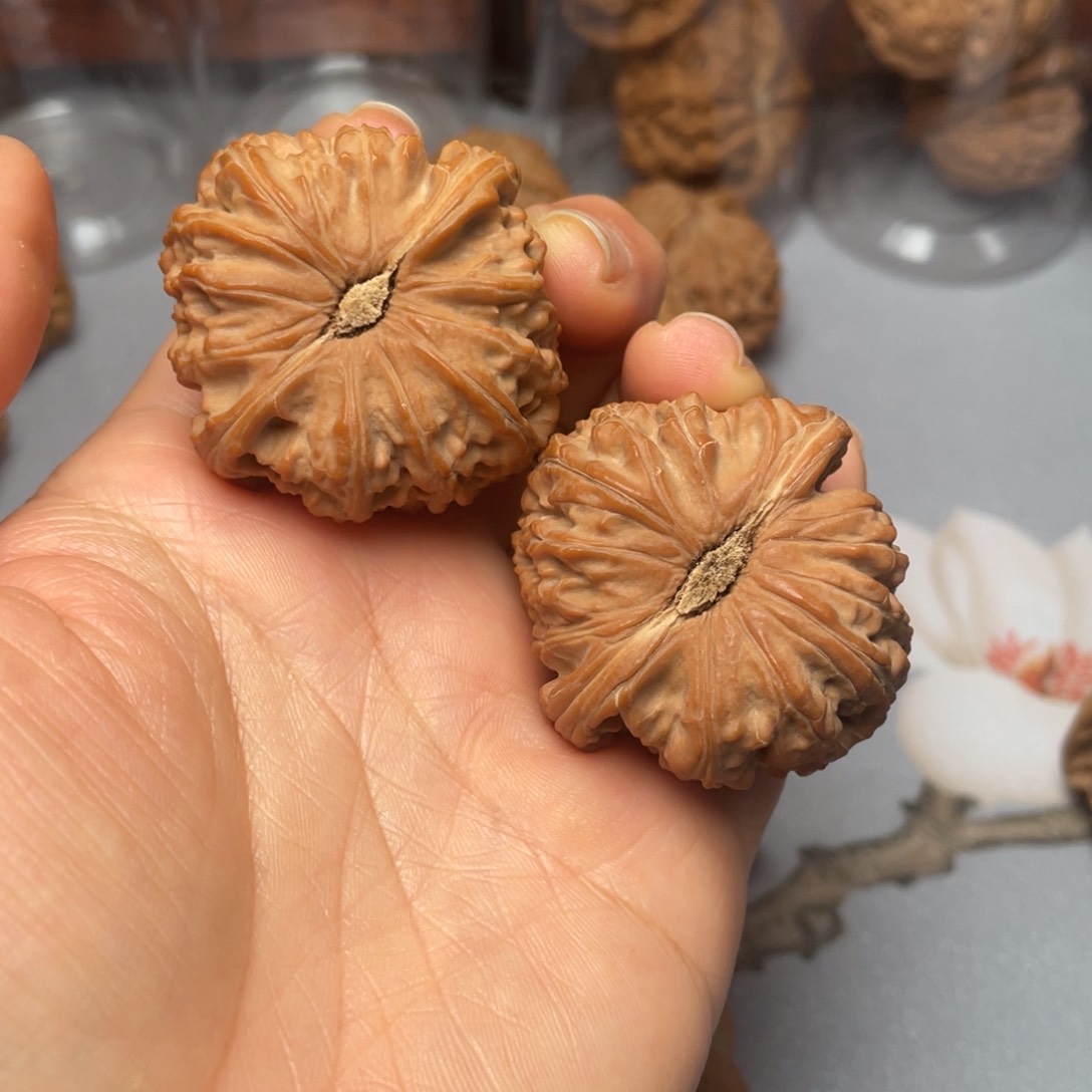 【闪购商品】文玩核桃吊坠卡姿兰……
