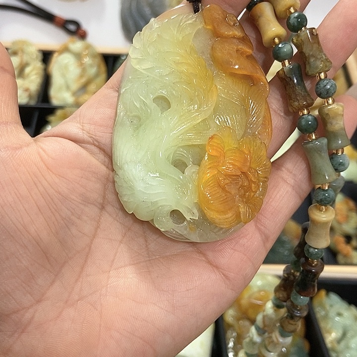 蛇纹石玉挂件未镶嵌