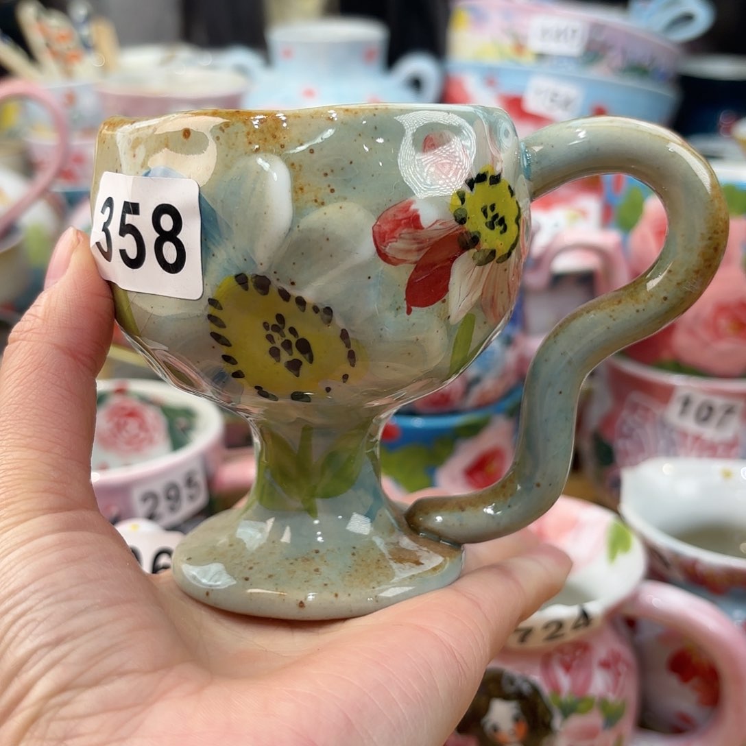 瓷片兔兔盖茨。兔兔好