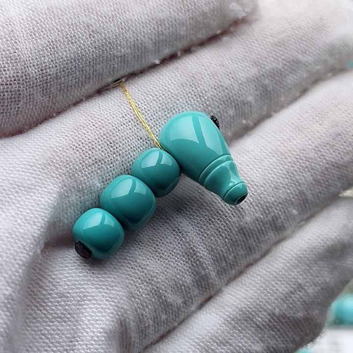 绿松石配饰未镶嵌