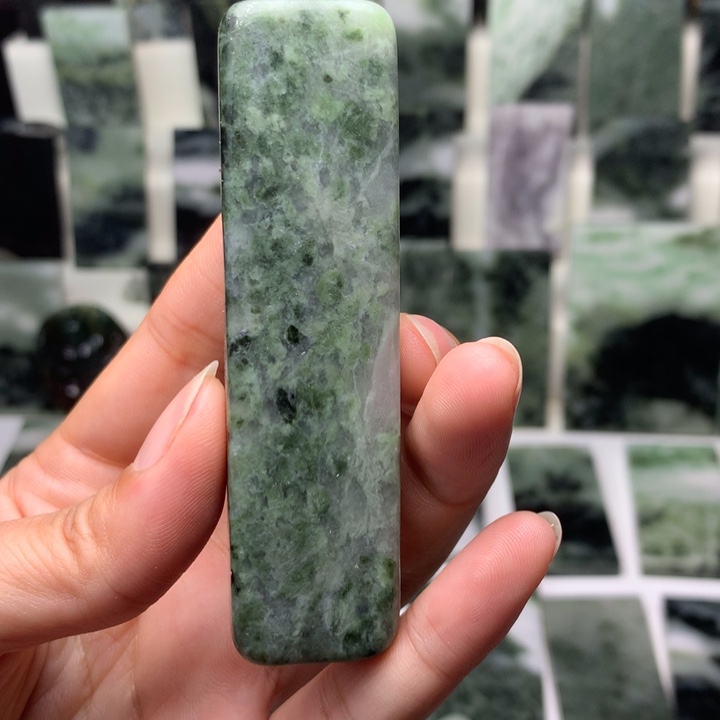 独山玉颈饰未镶嵌