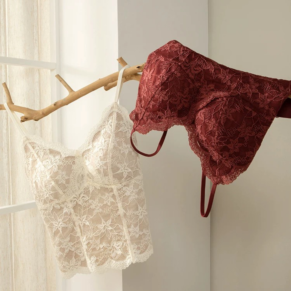 〔蕾丝无痕绒感美背〕欧货蕾丝V领无痕一体美背加绒吊带背心