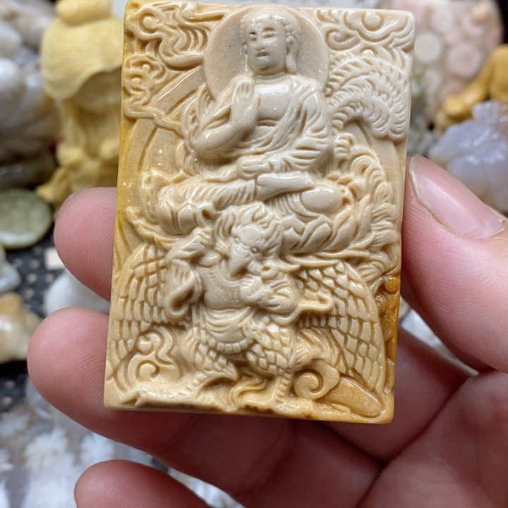 颈饰未镶嵌硅化珊瑚（珊瑚玉）