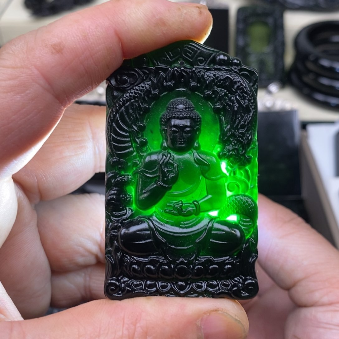 蛇纹石玉颈饰未镶嵌伟*