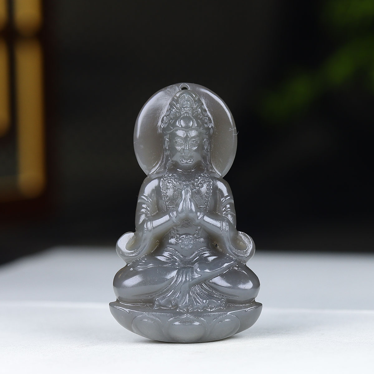 112650和田玉烟紫合掌观音挂件