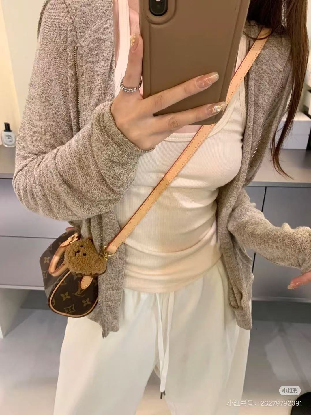 L  V女包包服饰配件枕头新款简约包包配件包包挂件