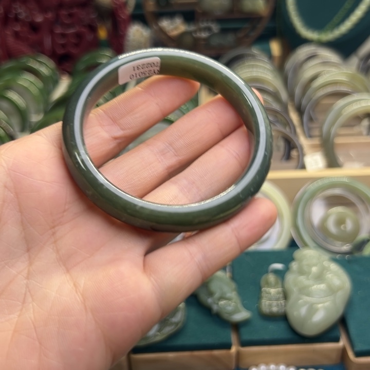 和田玉手镯未镶嵌57.8圈围2231