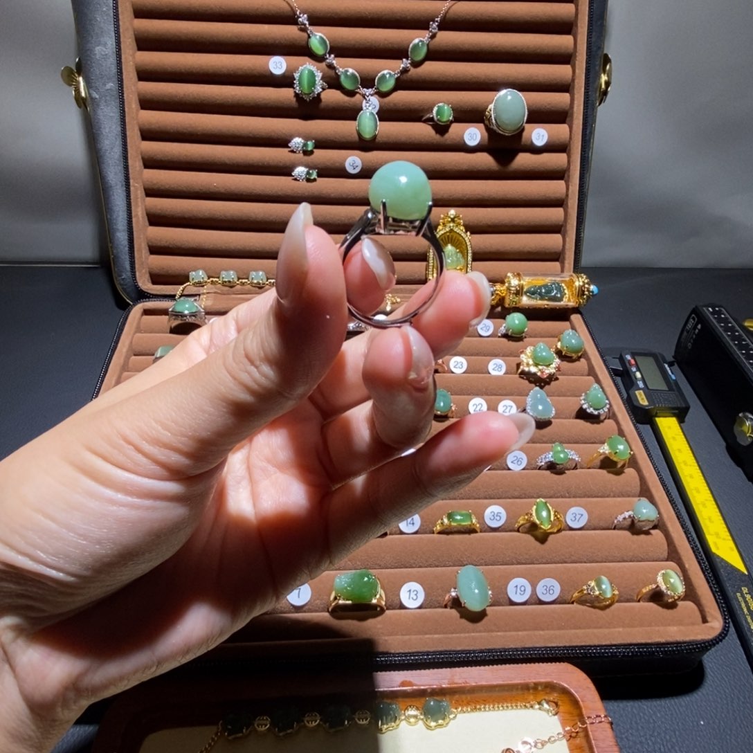 和田玉未镶嵌戒指