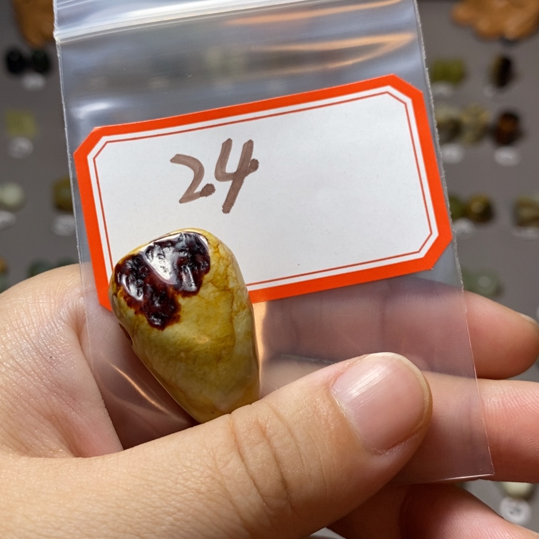 【闪购商品】蛇纹石玉配珠未镶嵌居*居