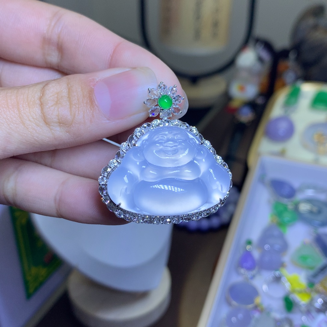 翡翠颈饰18K金镶嵌木**—翡翠