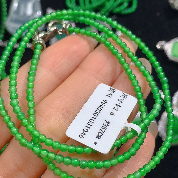 翡翠颈饰未镶嵌翡翠