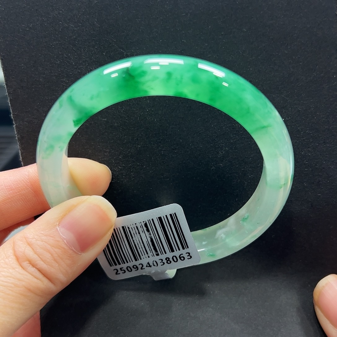 石英质玉（非洲翠）未镶嵌手镯