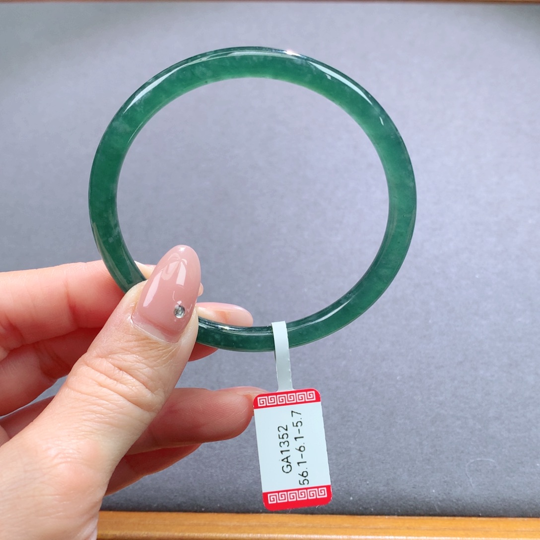 翡翠手镯未镶嵌天然翡翠手镯叮当镯