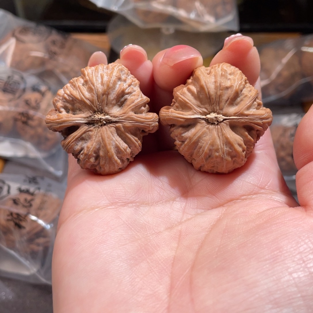 文玩核桃吊坠36白狮子