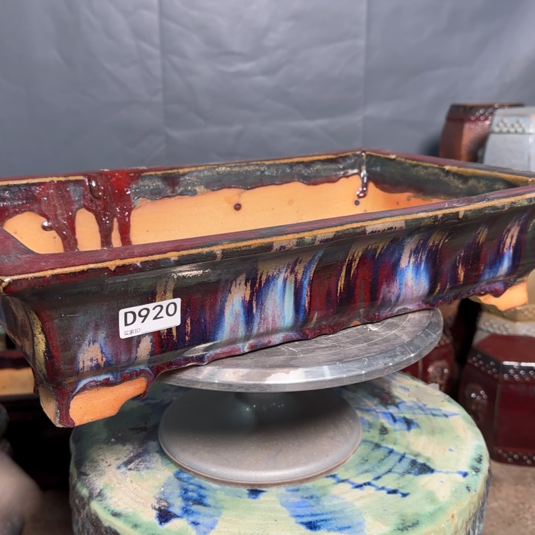 红泥花盆默**首920。         