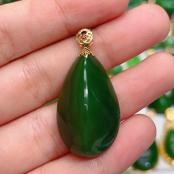 和田玉（碧玉）颈饰18K金镶嵌