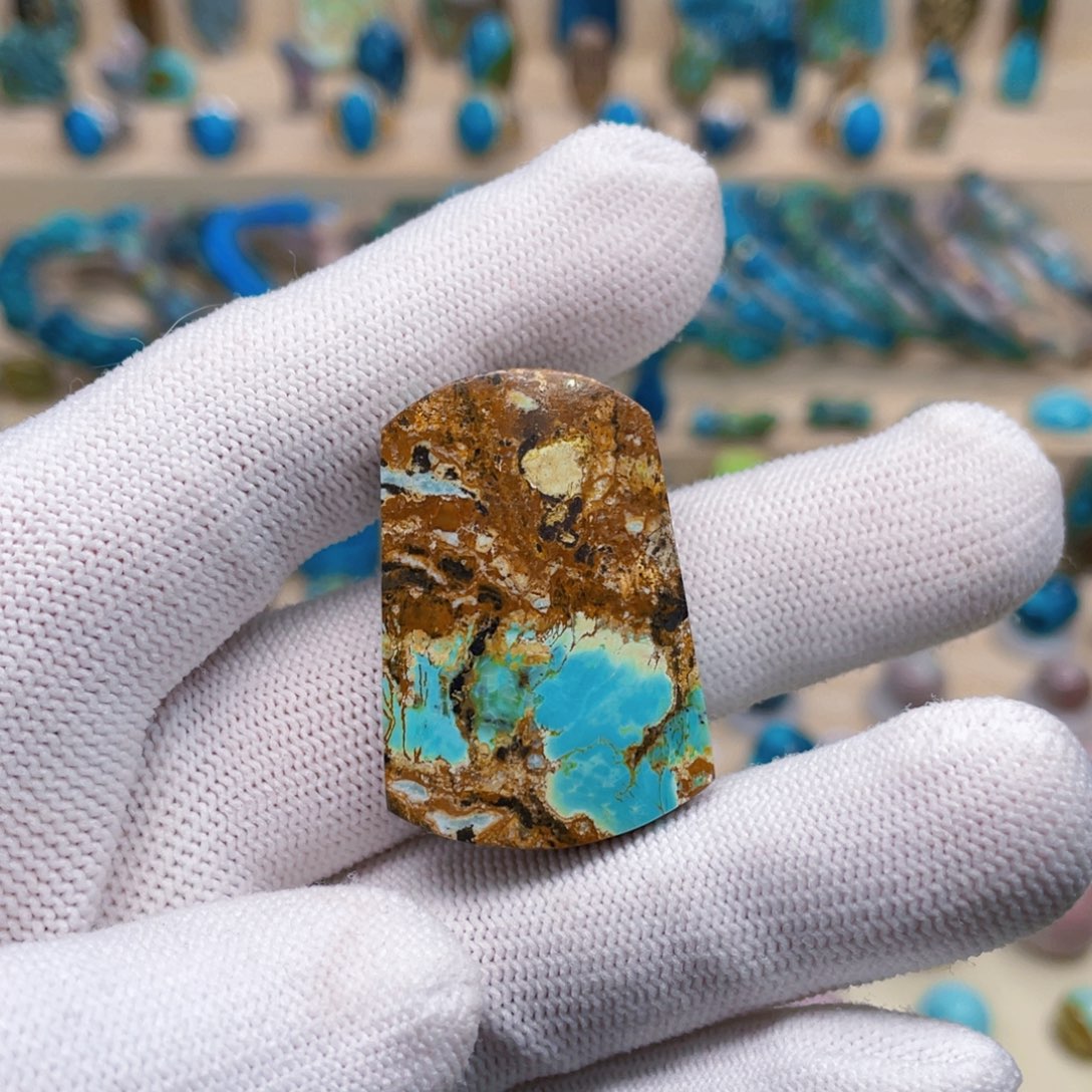 绿松石未镶嵌珠宝奇石