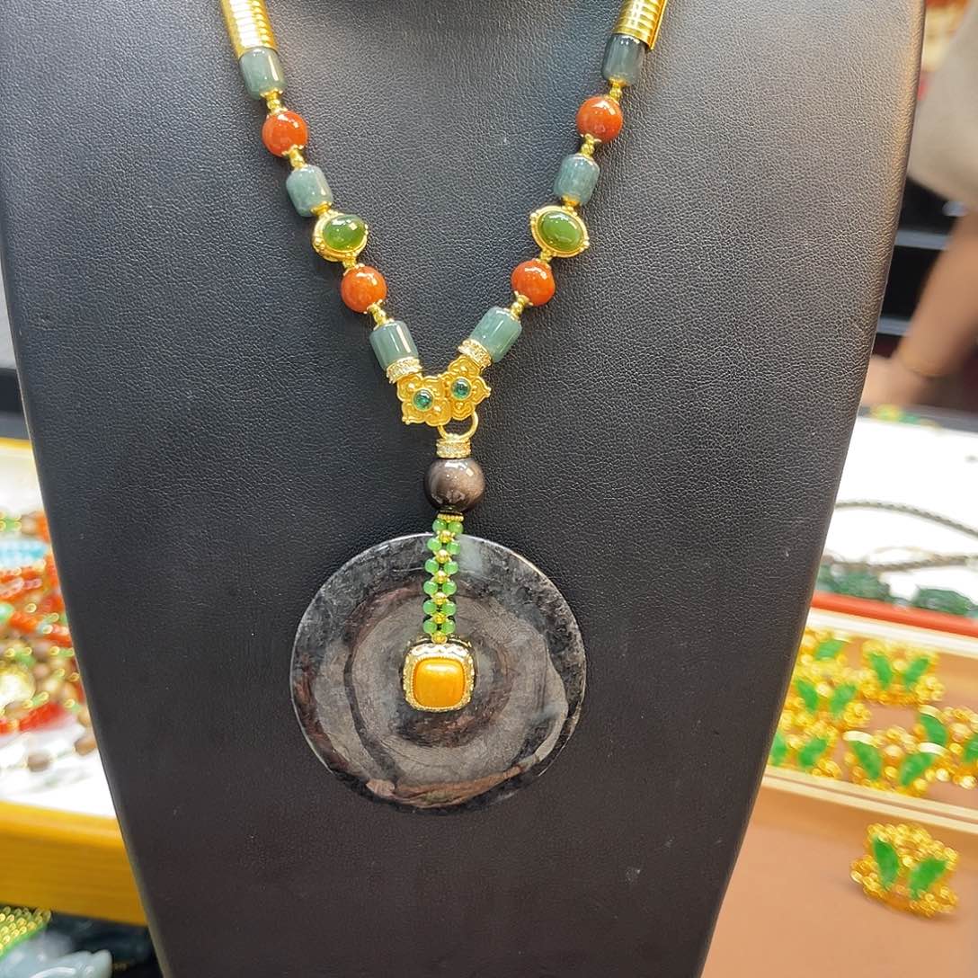 翡翠未镶嵌吊坠(赠链)炸