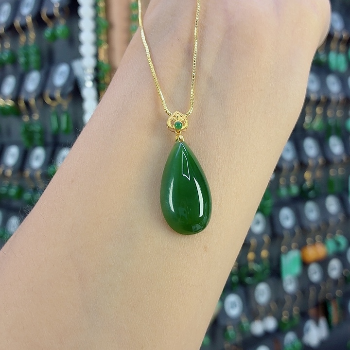 和田玉18K金镶嵌吊坠(赠链)