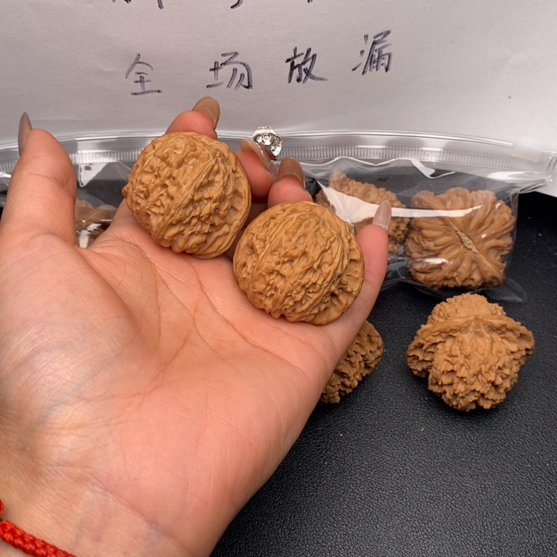 黑***金文玩核桃把件白狮子