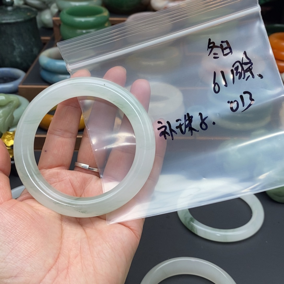 石英质玉手镯未镶嵌冬**雨