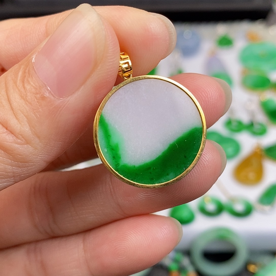 吊坠(不含链)18K金镶嵌翡翠