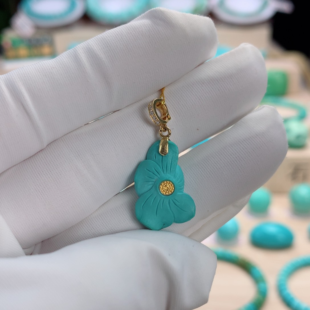 绿松石挂件18K金镶嵌