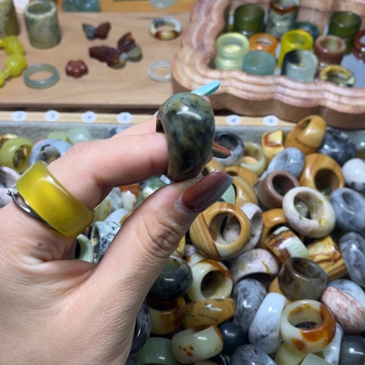 糖***芦蛇纹石玉未镶嵌戒圈