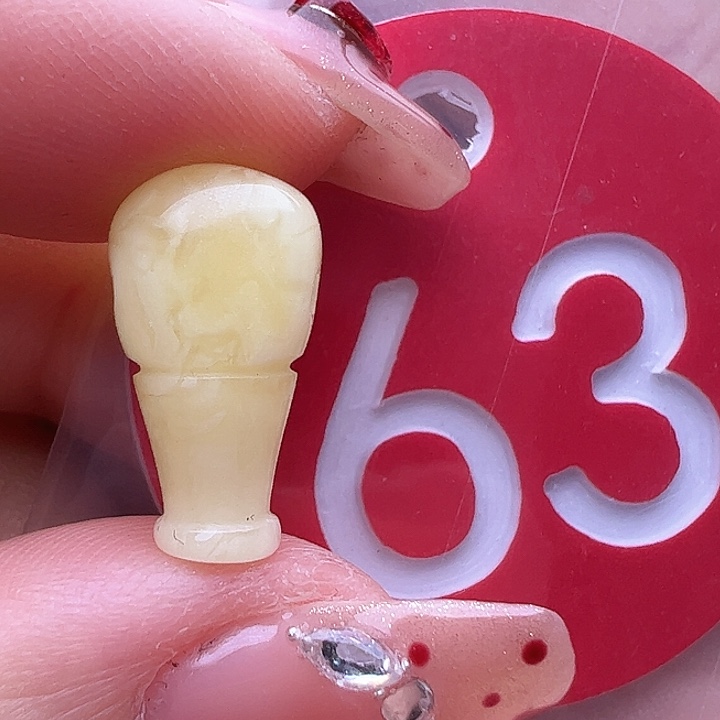 蜜蜡裸石未镶嵌微瑕8.6mm三通