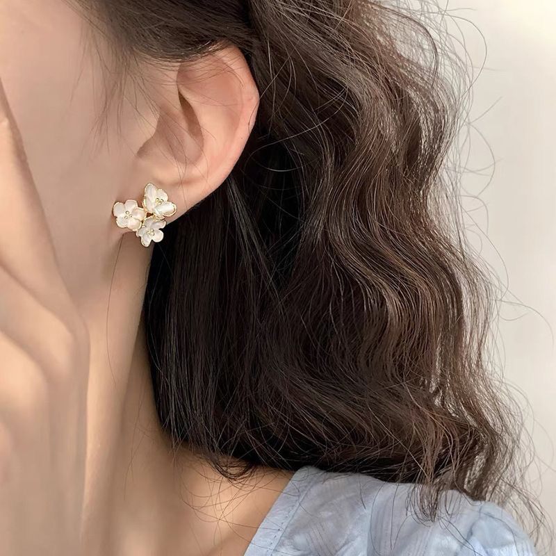 铜合金硅胶耳饰 白色花朵清新气质甜美高级感森系轻奢耳饰