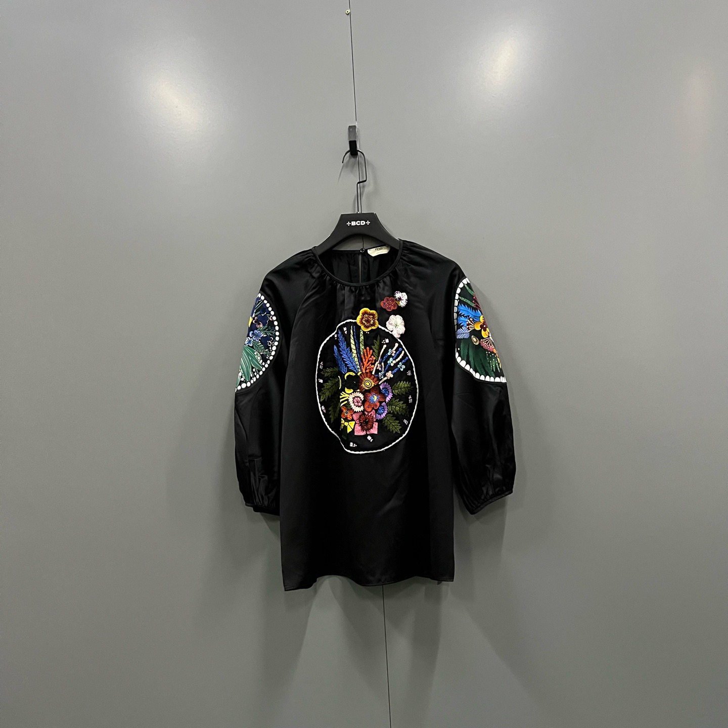 99新 FENDI/芬迪 tt1 重工刺绣长袖 40码/102446