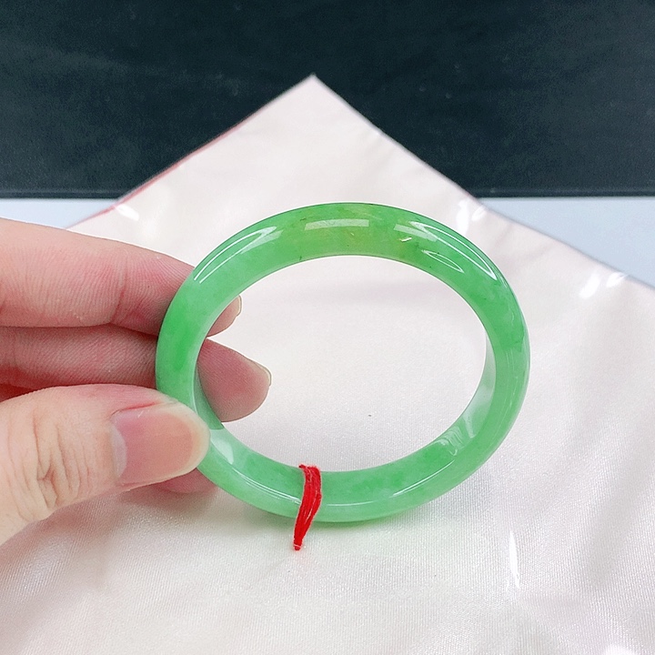 翡翠未镶嵌手镯圈52。14072