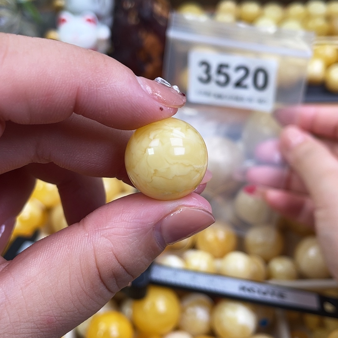 蜜蜡未镶嵌珠宝奇石18.3