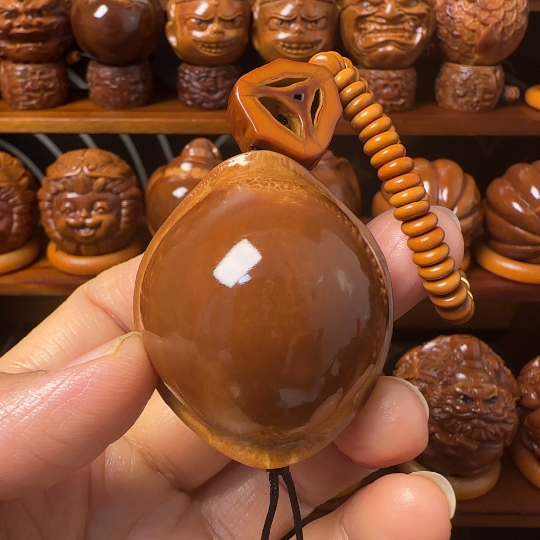 W***J橄榄核把件富甲一方手把件