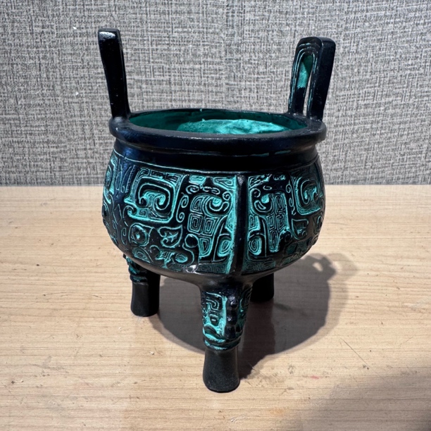 复古三足鼎，家居摆件，博古架，商务礼品