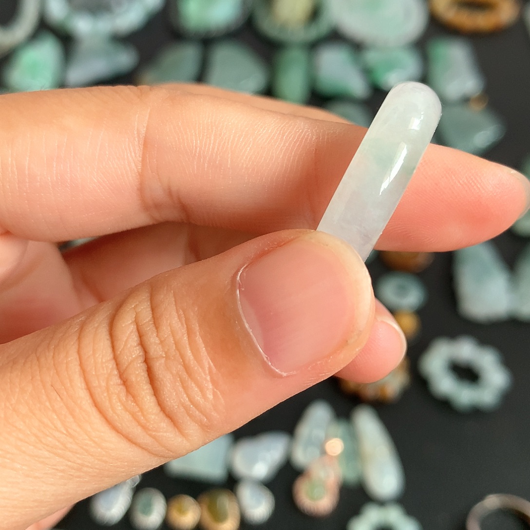 翡翠未镶嵌颈饰戒圈