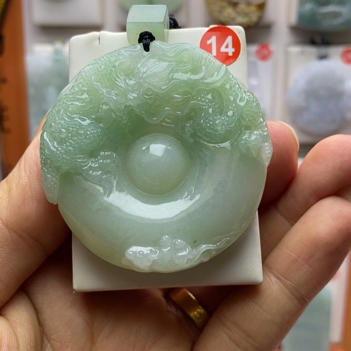 翡翠颈饰未镶嵌每天