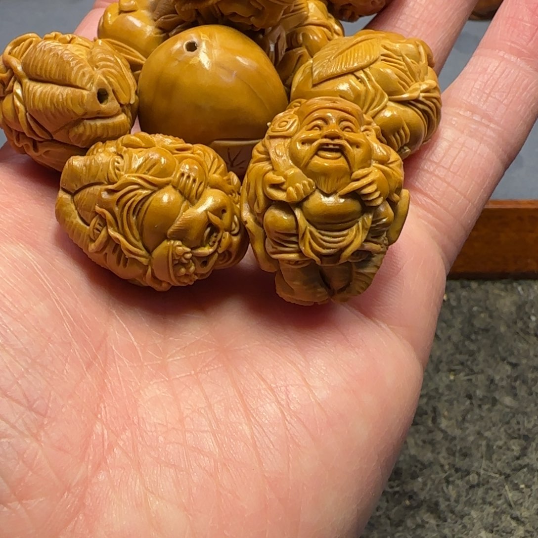 橄榄核吊坠半*一……………………