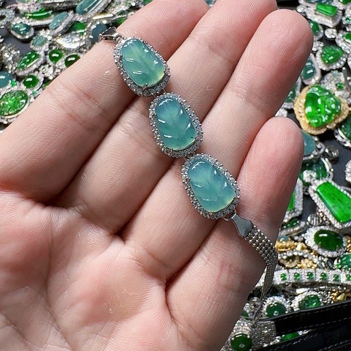 翡翠颈饰未镶嵌天然A货翡翠放漏