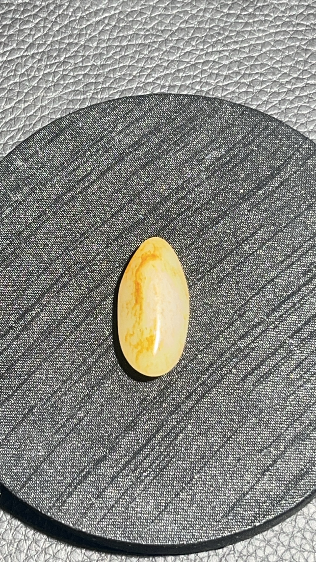 和田玉石复古黄色