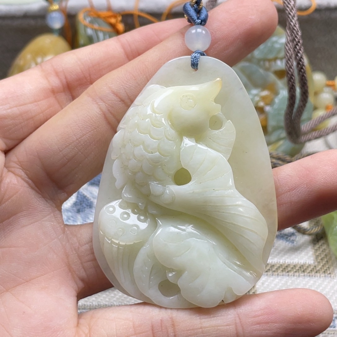 蛇纹石玉颈饰未镶嵌