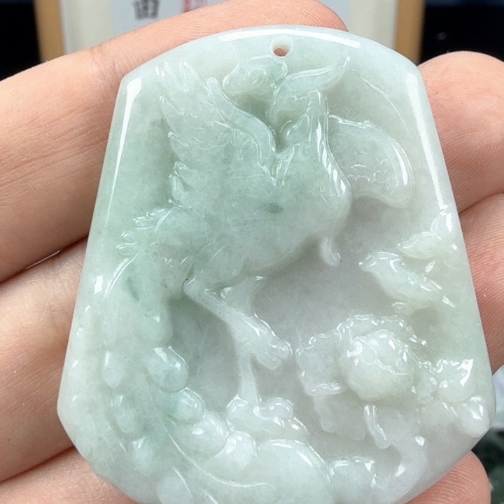 翡翠挂件未镶嵌翡翠