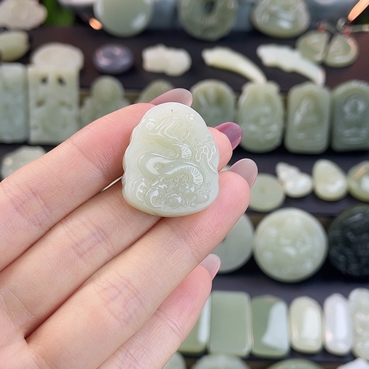 和田玉未镶嵌颈饰