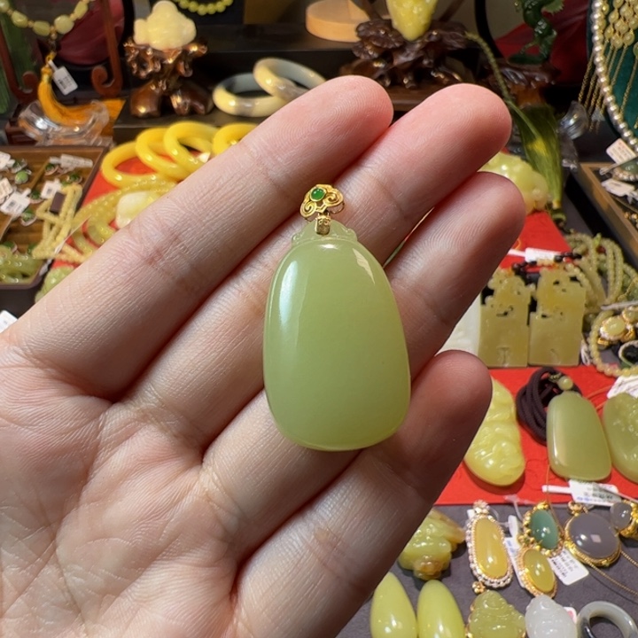 和田玉（黄玉）18K金镶嵌颈饰