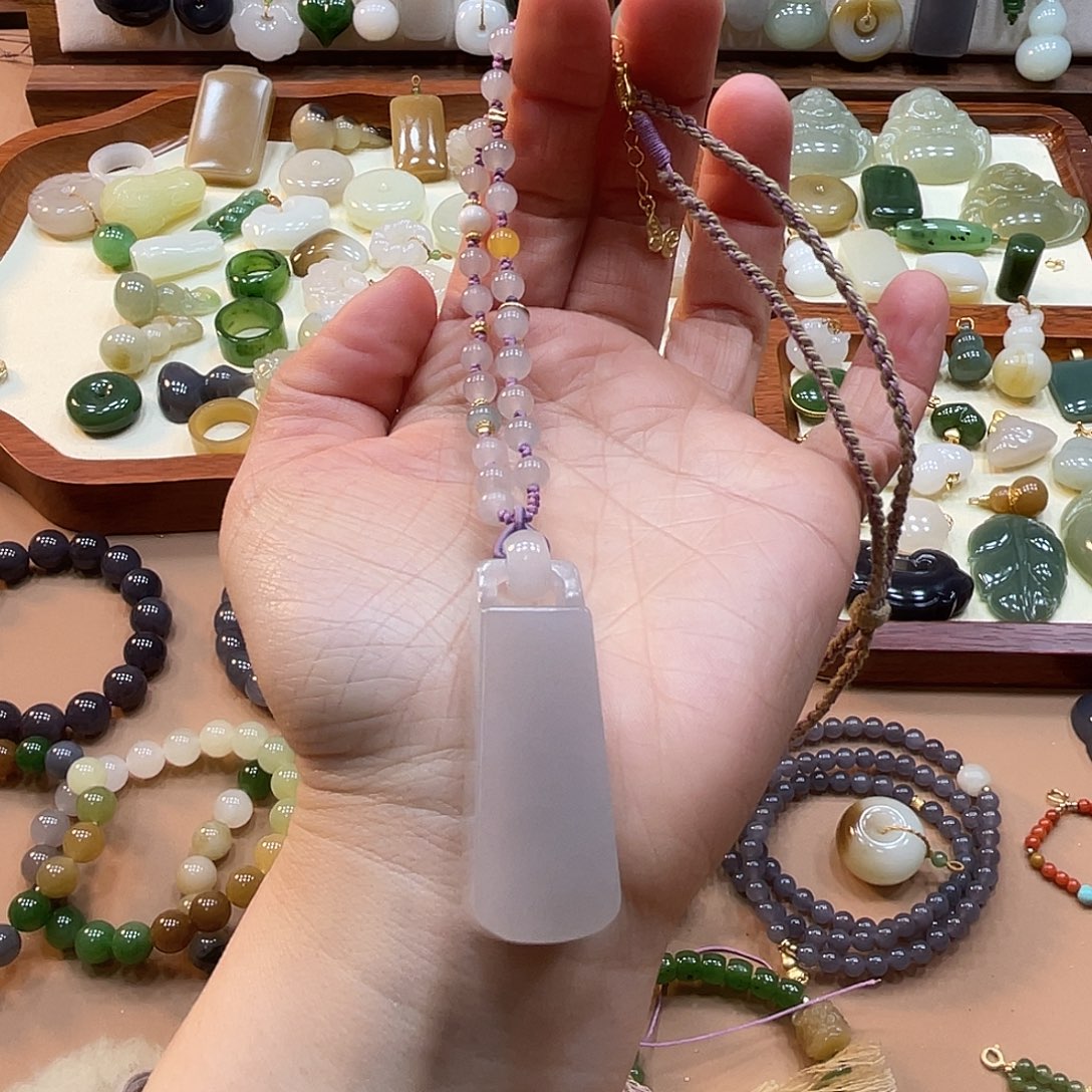 和田玉未镶嵌颈饰