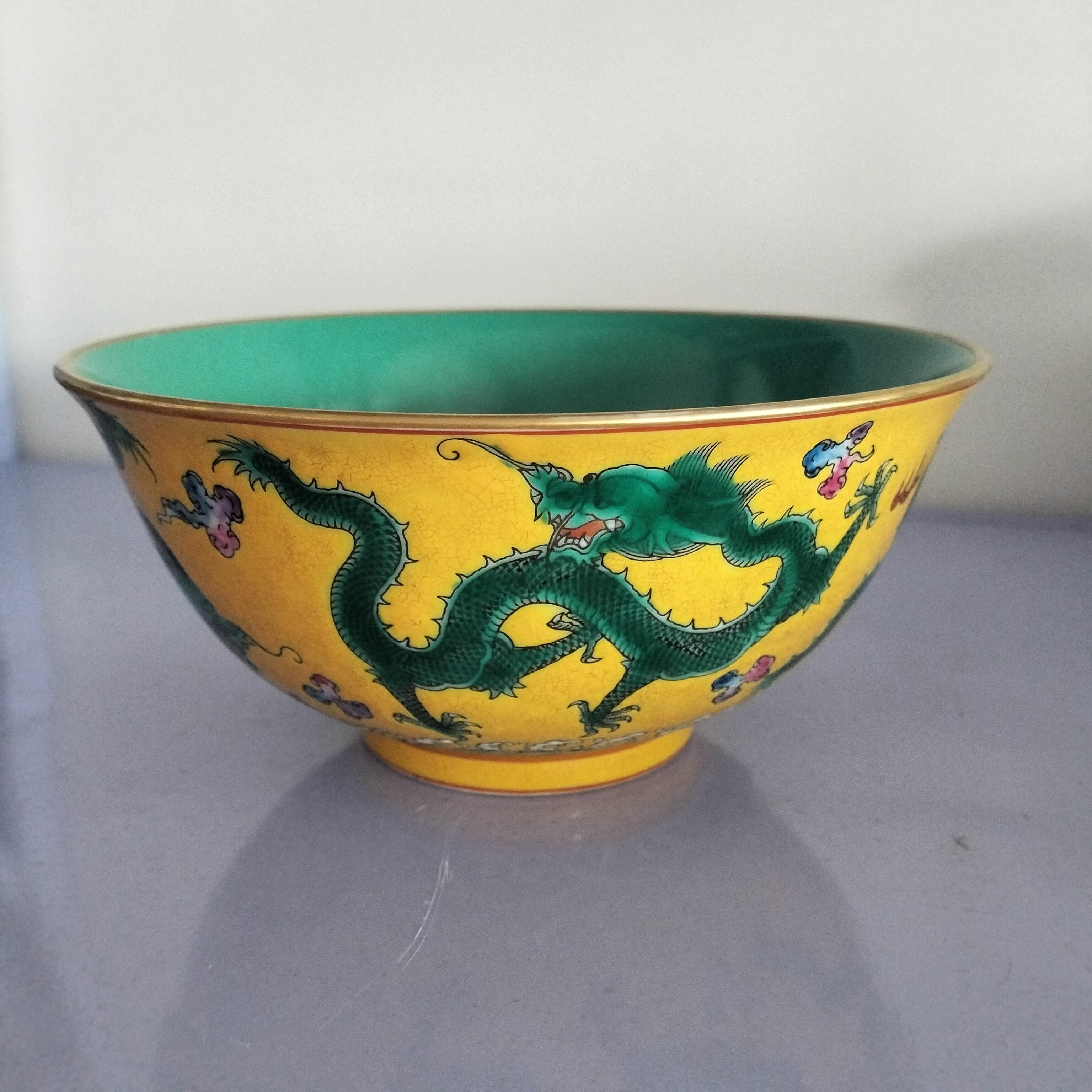 黄釉胎手绘龙纹碗