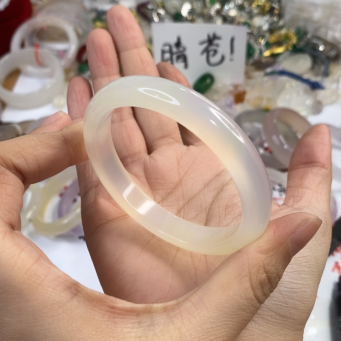 玛瑙/玉髓未镶嵌手镯A136。55.8